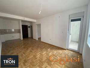 Stan u ravnom delu Banje-100m od centra sa garažom-41m2